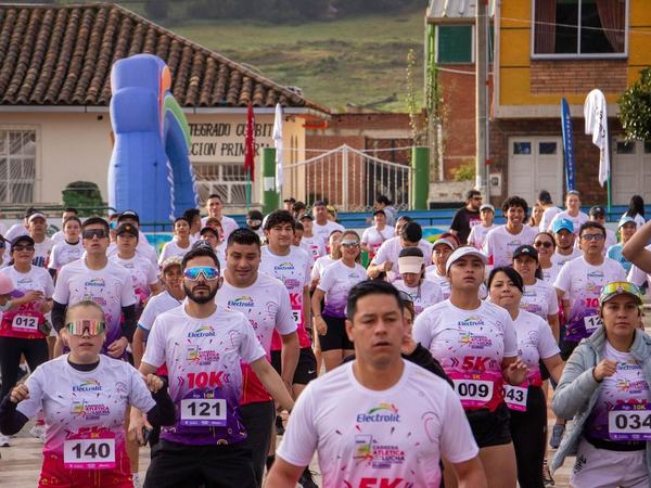 Cientos de corredores listos para la salida